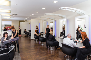 Stadtfuhrung Bringen Sie Farbe In Ihren Alltag Der Frisuren Workshop Mit Den Profis Von Perfect Color World