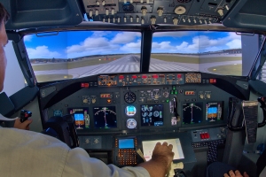 Flugsimulator Boeing 737 am Flughafen Frankfurt – Höhenflug mit Bodenhaftung