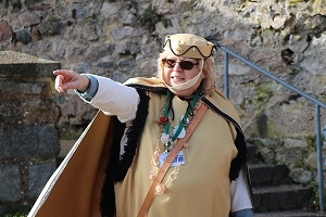Die Unterprivilegierten - Eine Kostümführung zur Rolle der Frau mit Clara Dott auf Burg Lindenfels