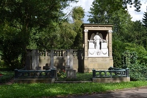 Der Frankfurter Hauptfriedhof - Zwischen Gedenken & Gestalten