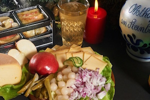 GitarrenZauber umrahmt Apfel-Raclette – Adax Dörsam in Concert auf dem Obsthof am Steinberg